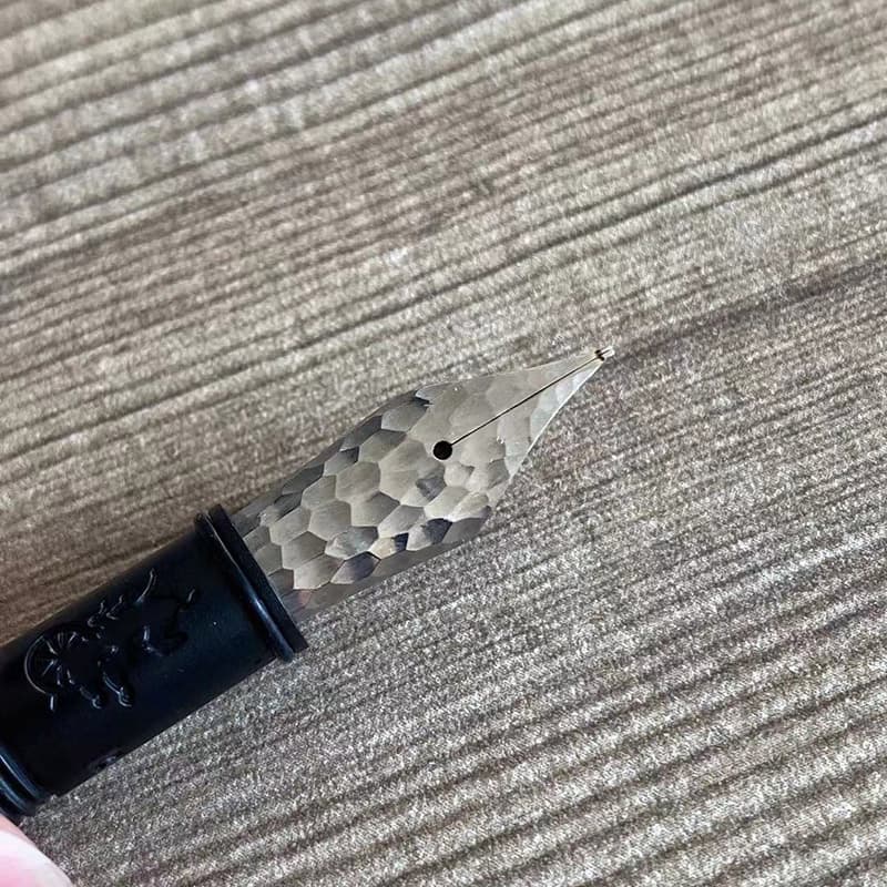 【匠技】 鍛造槌目模様イリジウム 万年筆