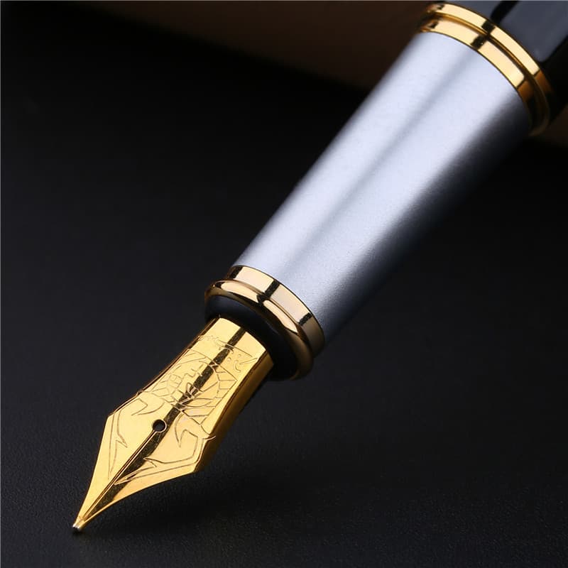【金属軸万年筆】シルバー装飾 刻印入り 細字 洗練された輝きがデスク周りと執筆の格を上げる