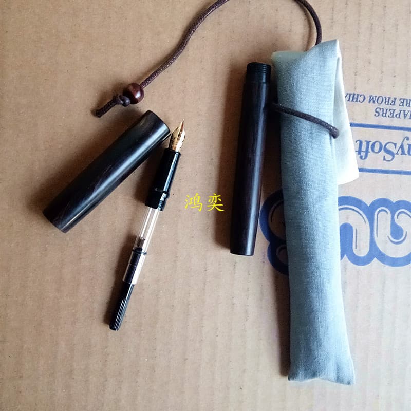 【重厚な輝き】黒檀木製万年筆 - 伝統工芸 蒔絵風仕上げ